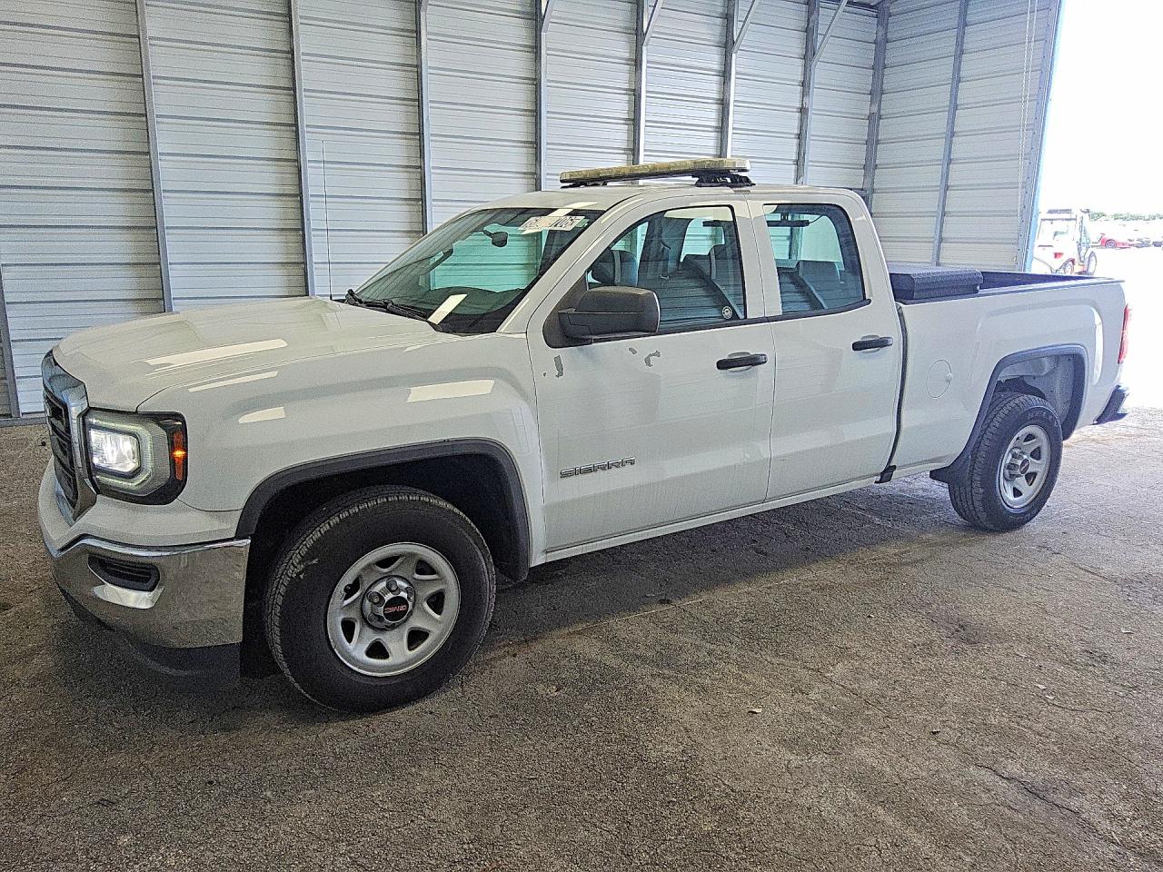 2018 GMC Sierra 1500, VIN 1GTR1LEC9JZ350040 — Normal wear