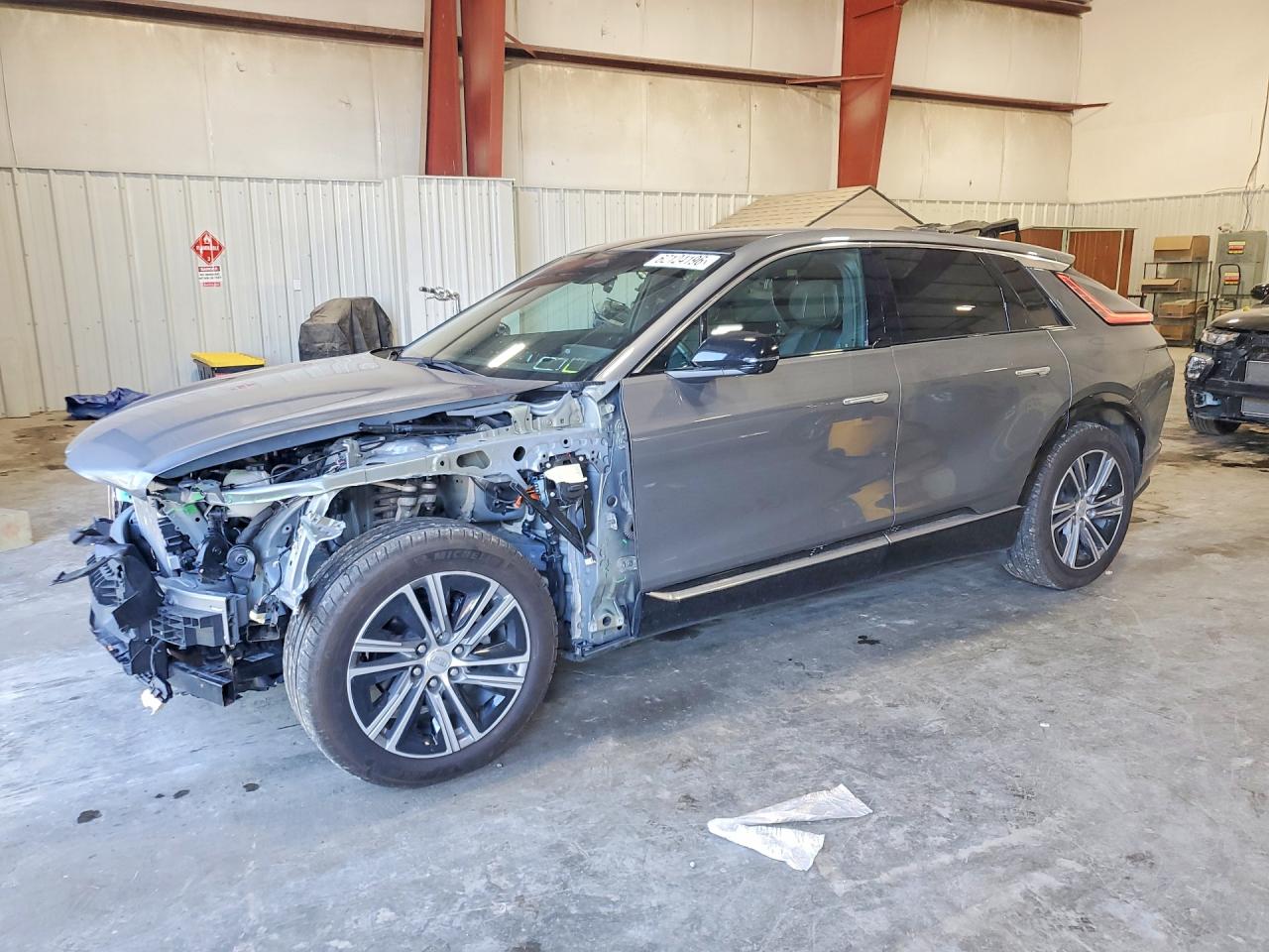 2023 Cadillac LYRIQ AWD Luxury, VIN 1GYKPPRL7PZ002810 — Front end
