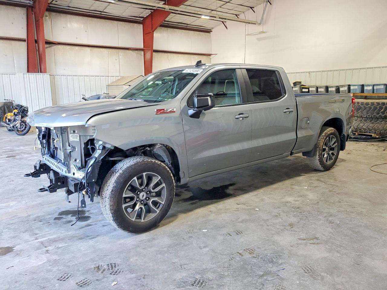 2025 Chevrolet Silverado 1500 RST, VIN 1GCUKEED1SZ163145 — Перед