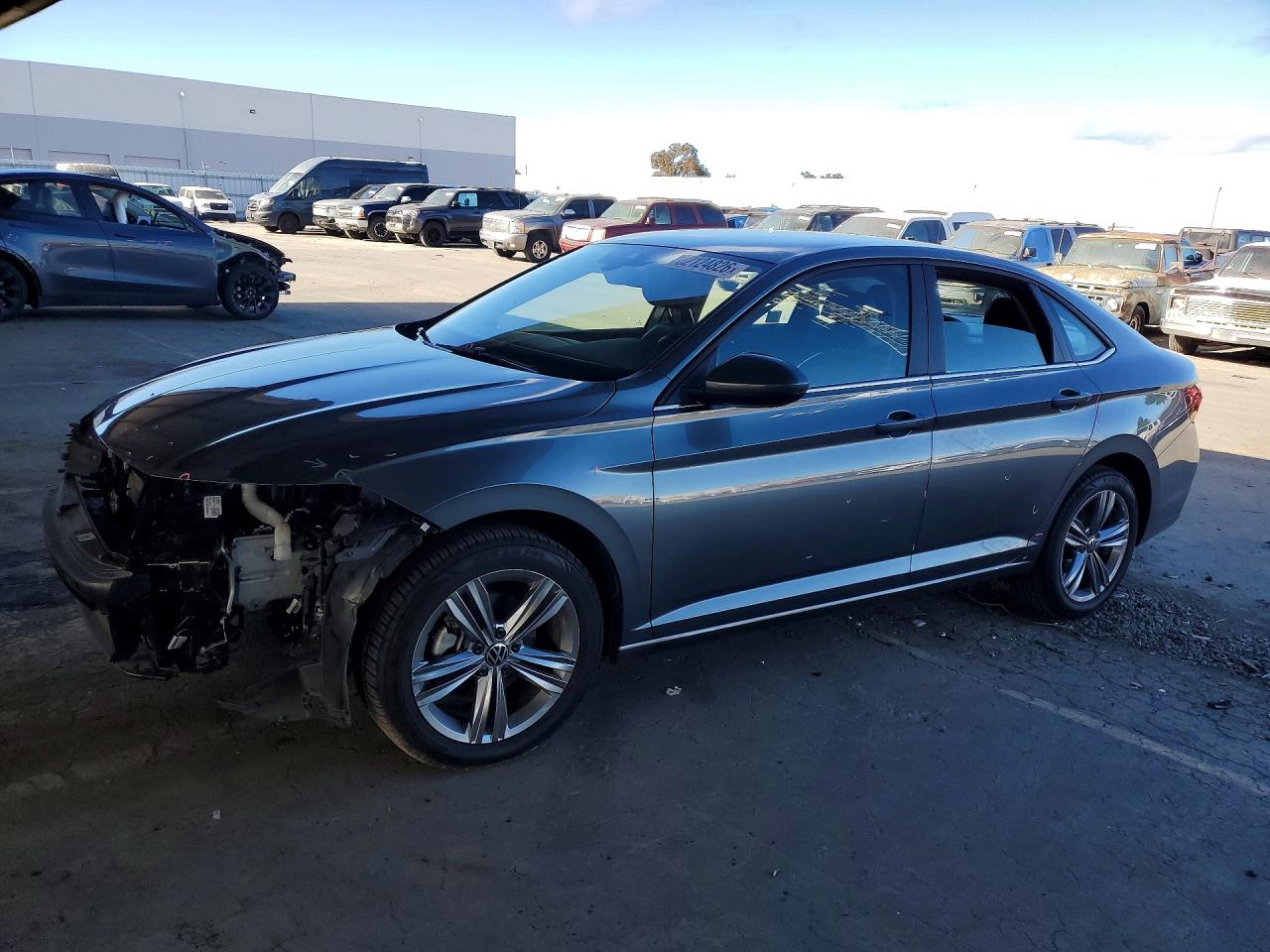 2024 Volkswagen Jetta SE, VIN 3VWEM7BU9RM032231 — Front end