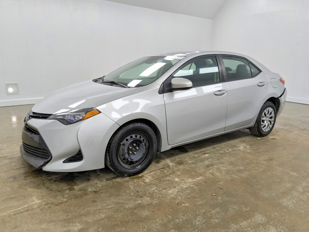 2017 Toyota Corolla LE, VIN 2T1BURHE0HC881575 — Minor dents and scratches