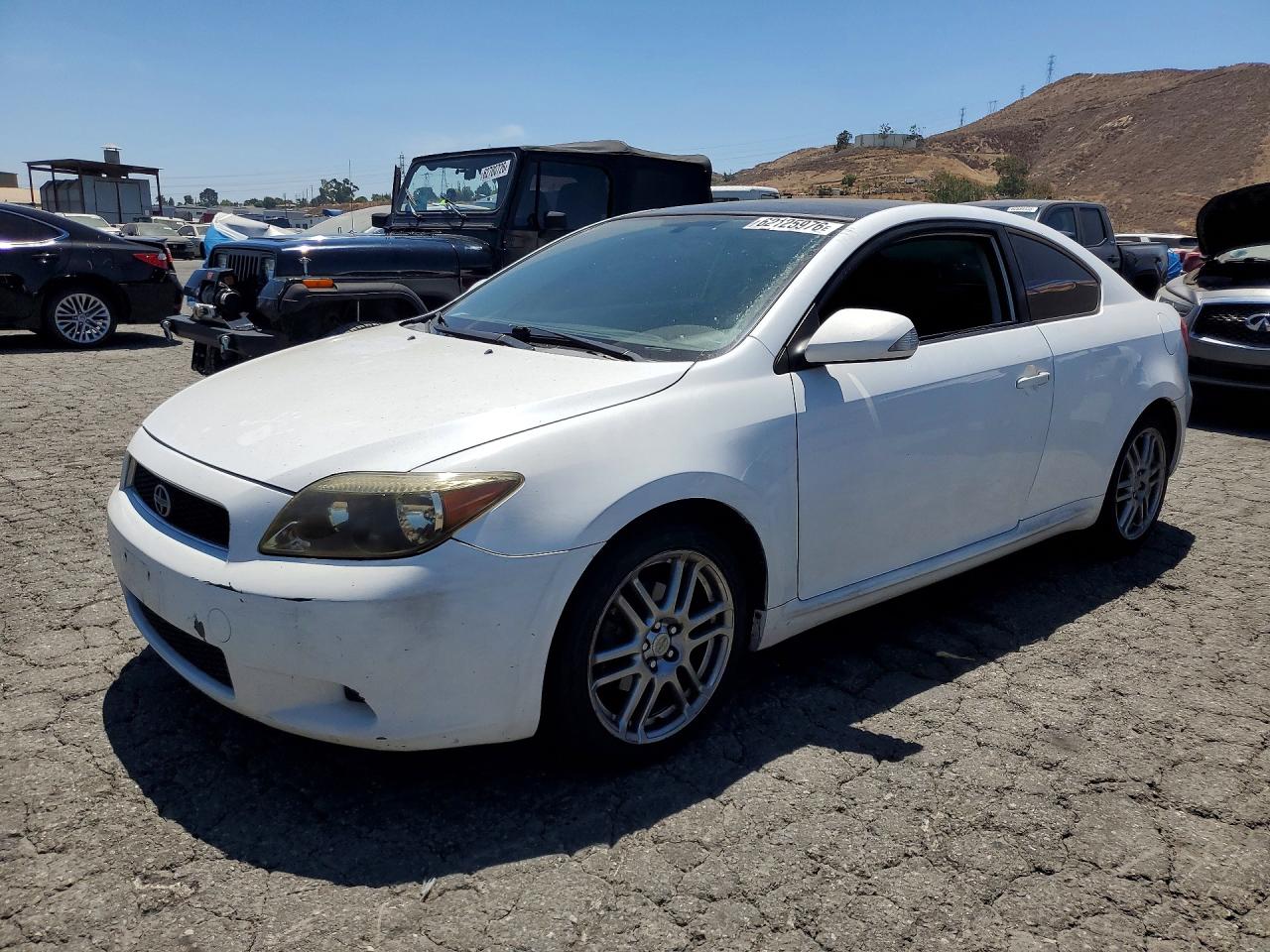 2006 Scion tC, VIN JTKDE177460084630 — Side