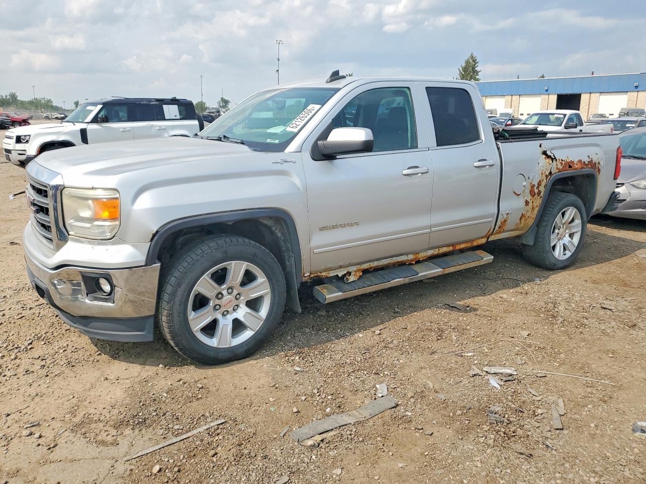 2015 GMC Sierra 1500 SLE, VIN 1GTV2UEC3FZ362502 — Front end