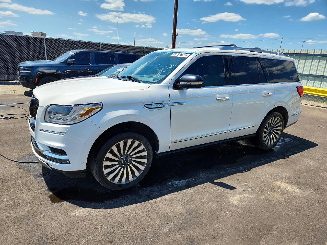 2019 Lincoln Navigator Reserve, VIN 5LMJJ2LT1KEL17447 — Minor dents and scratches