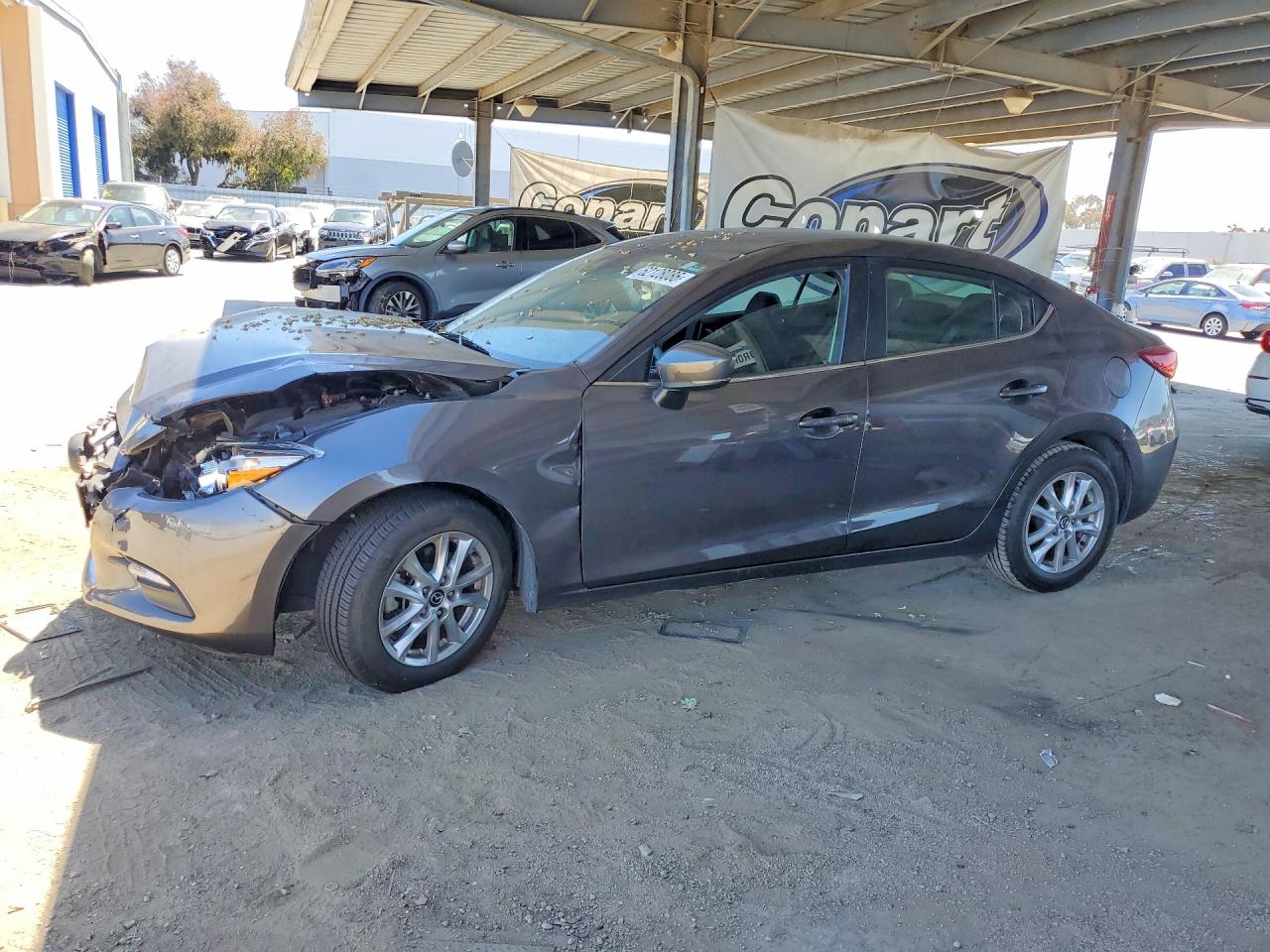 2018 Mazda 3 Sport, VIN 3MZBN1U76JM189837 — Перед