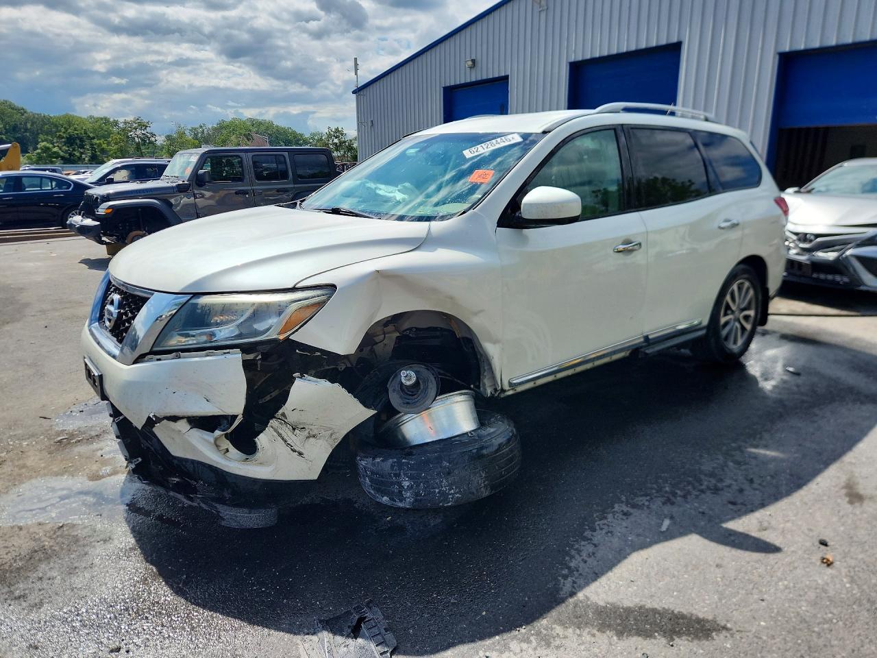 2015 Nissan Pathfinder S, VIN 5N1AR2MM8FC699691 — Front end