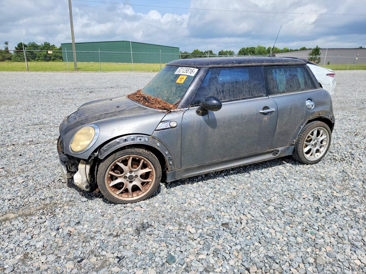 2010 MINI Hardtop S, VIN WMWMF7C56ATX42433 — Front end