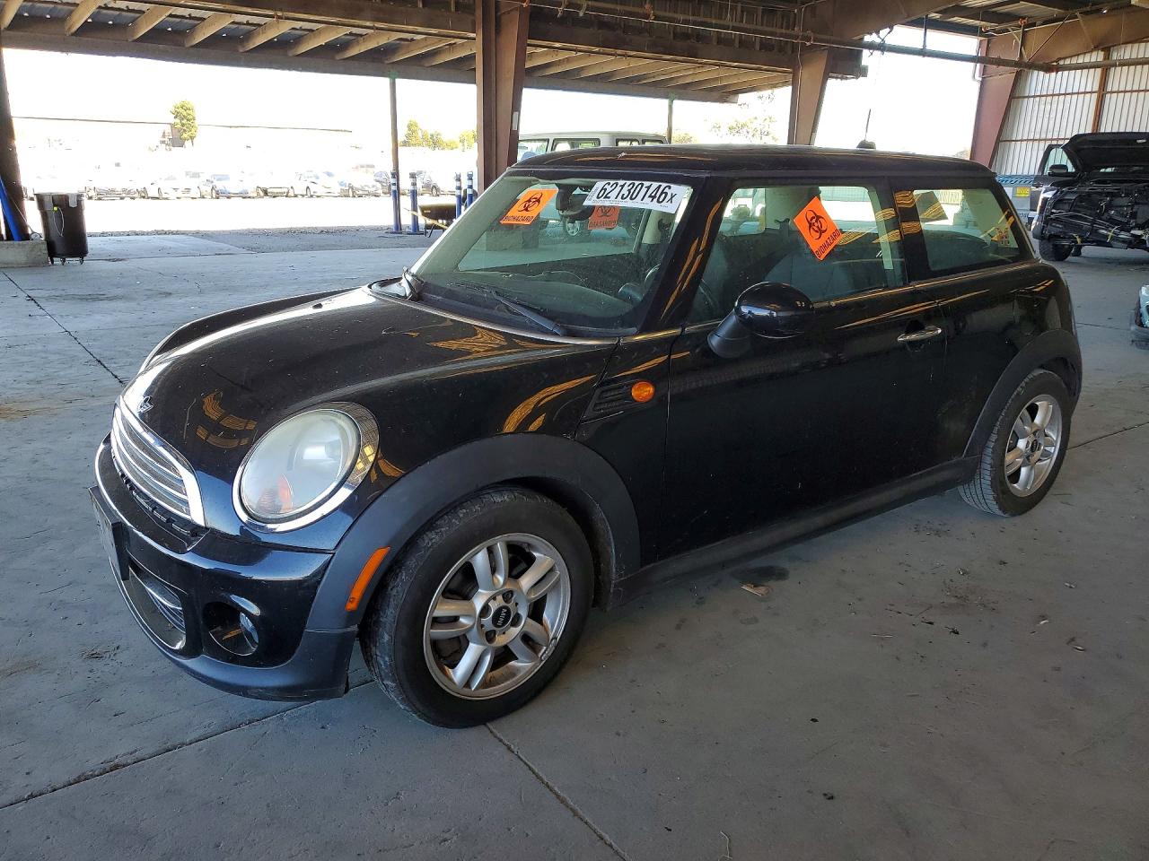 2011 MINI Hardtop, VIN WMWSU3C5XBT092979 — Minor dents and scratches