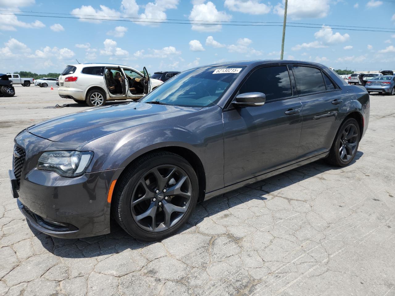 2022 Chrysler 300 S, VIN 2C3CCABG5NH154389 — Бок