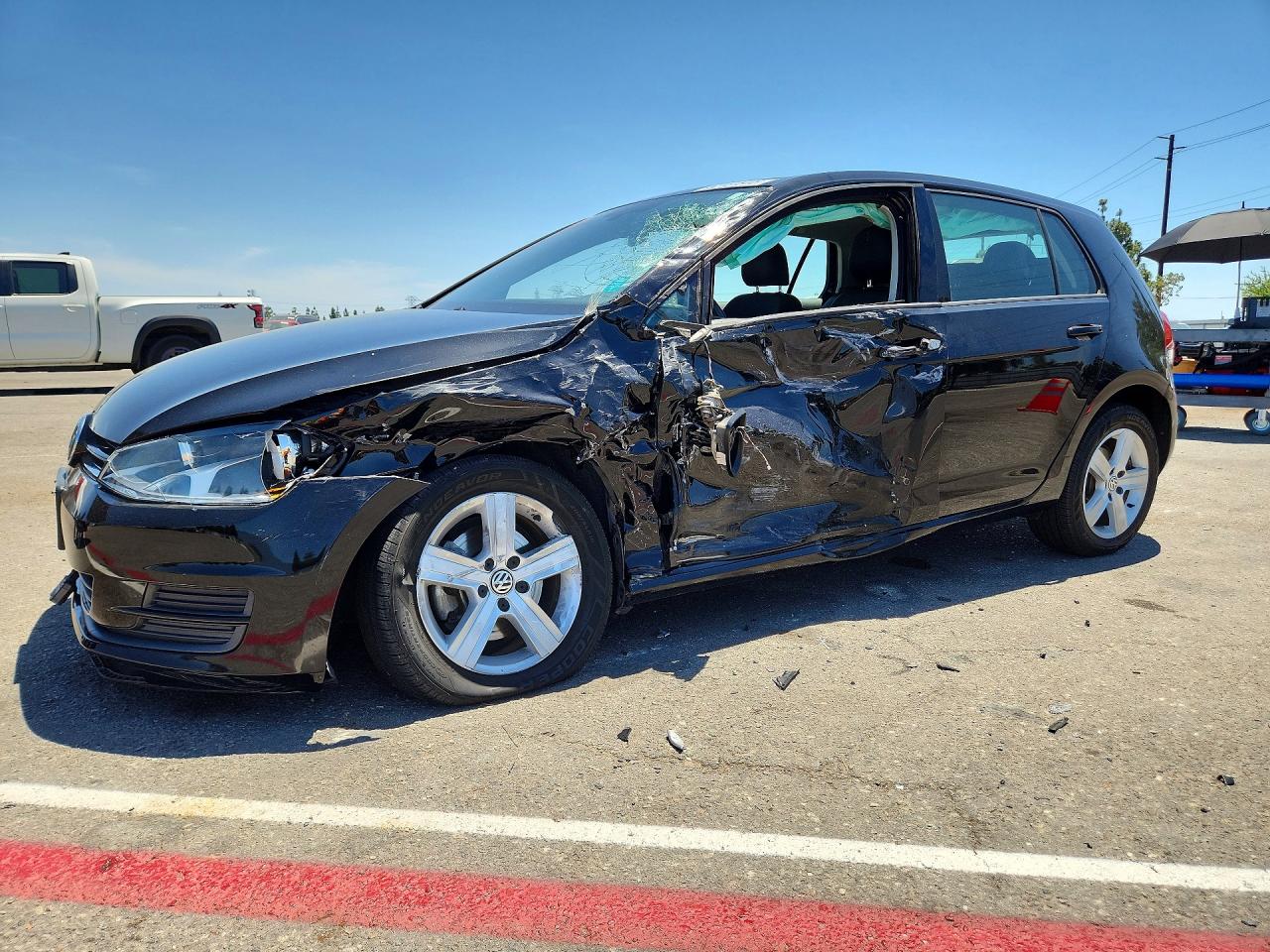 2017 Volkswagen Golf S, VIN 3VW217AUXHM035084 — Side