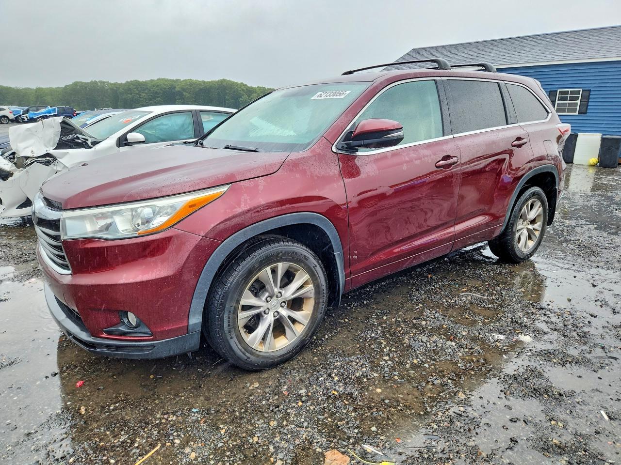 2015 Toyota Highlander LE Plus, VIN 5TDBKRFH1FS181135 — Front end