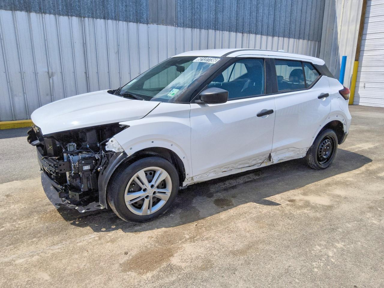 2023 Nissan Kicks S, VIN 3N1CP5BV5PL509483 — Перед