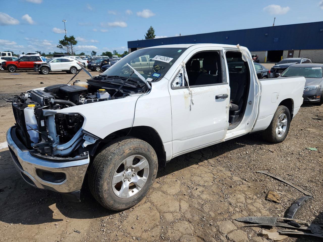 2024 Ram 1500 Big Horn, VIN 1C6RREBG9RN164360 — Front end