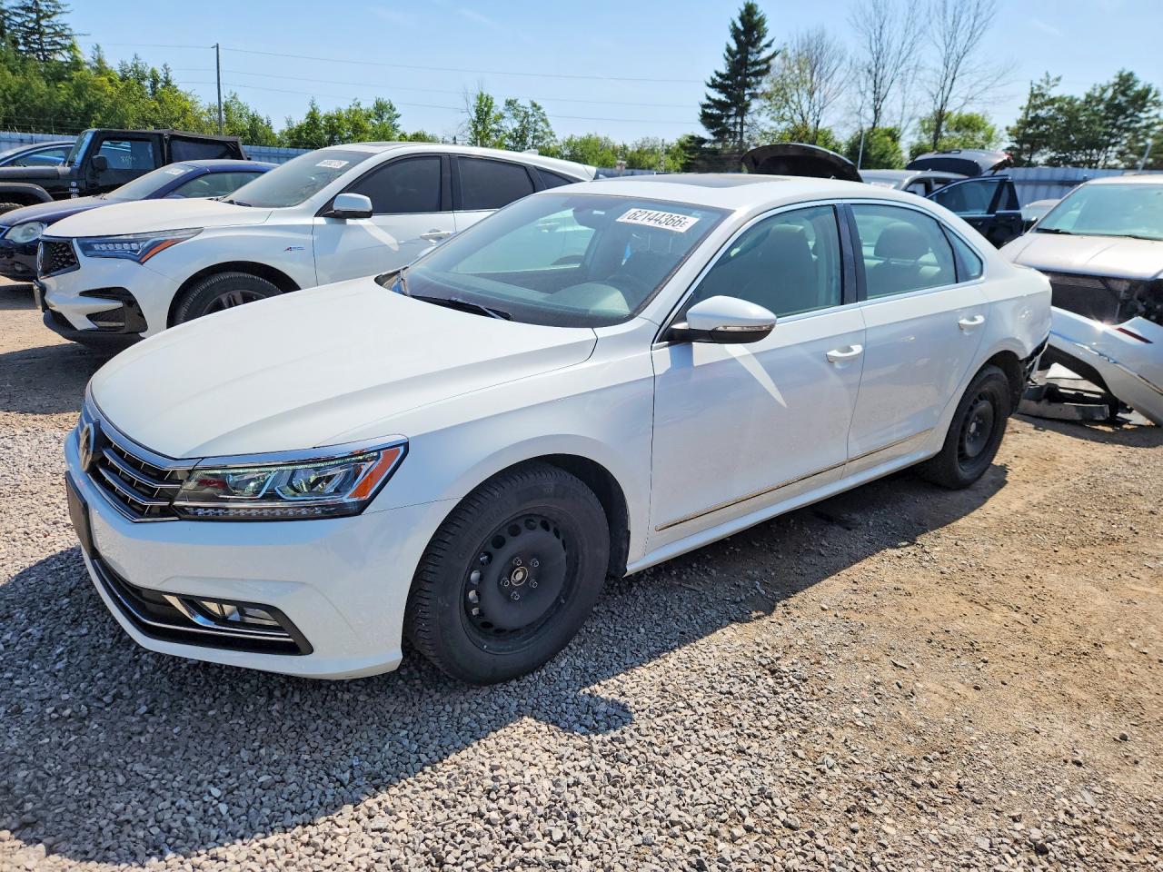 2018 Volkswagen Passat SE, VIN 1VWBA7A38JC042839 — Зад