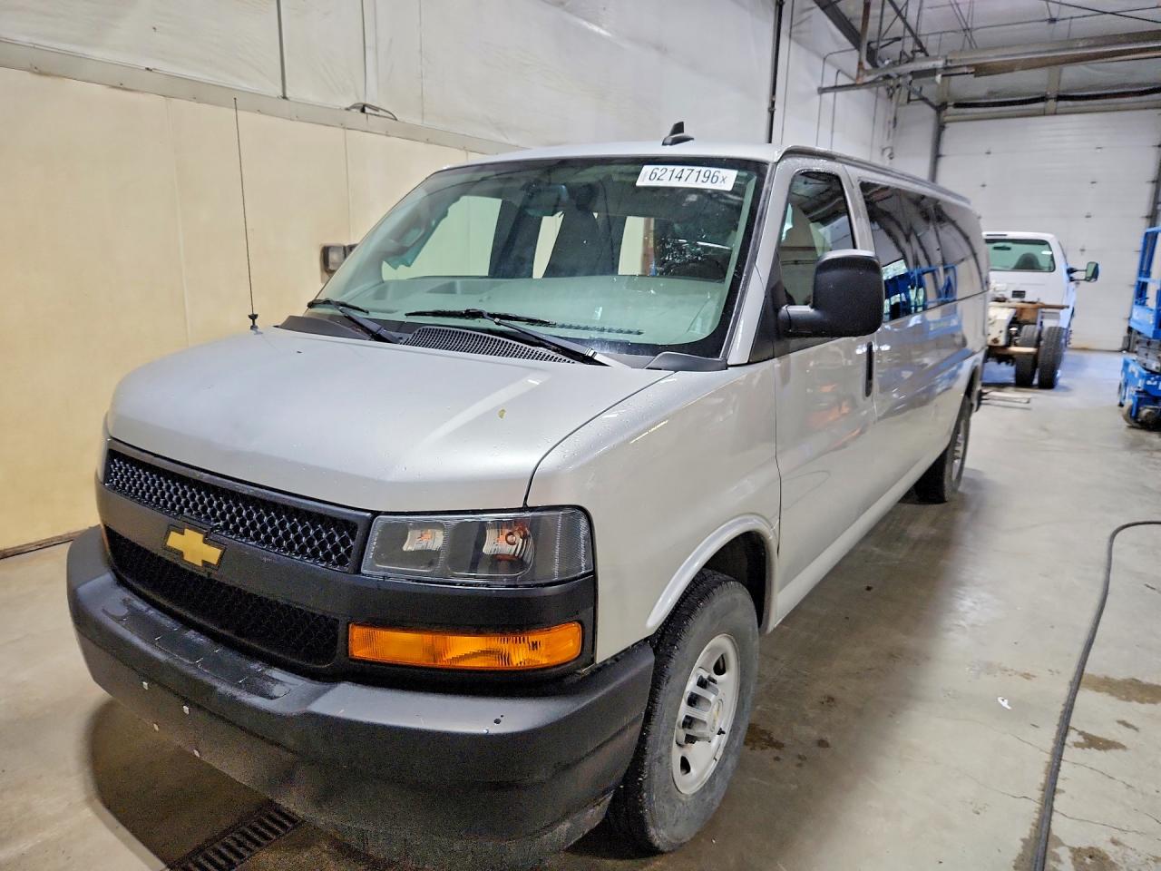 2023 Chevrolet Express Passenger LS, VIN 1GAZGNFP4P1105982 — Side