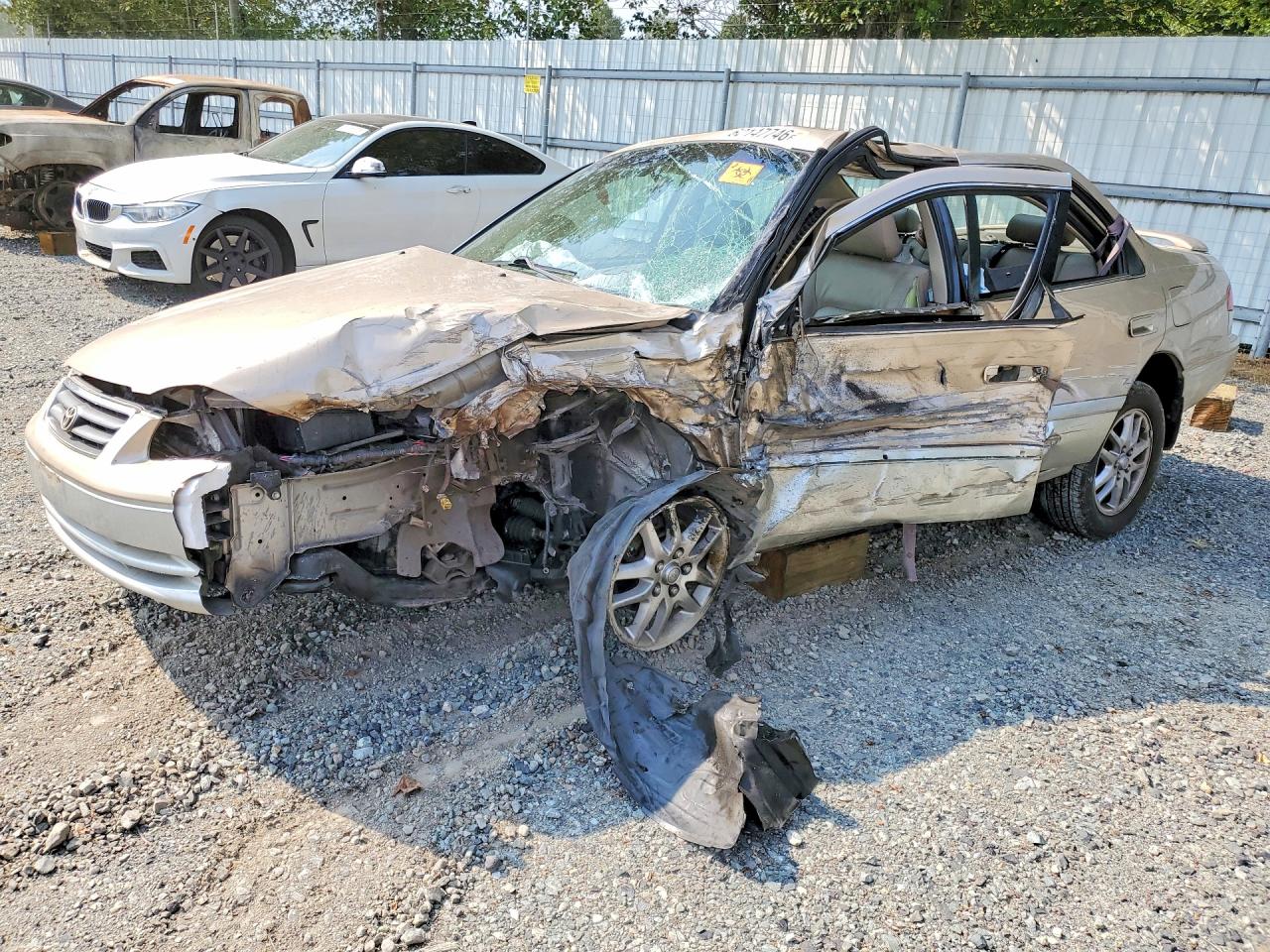 2001 Toyota Camry XLE, VIN JT2BF28K710318071 — Undercarriage