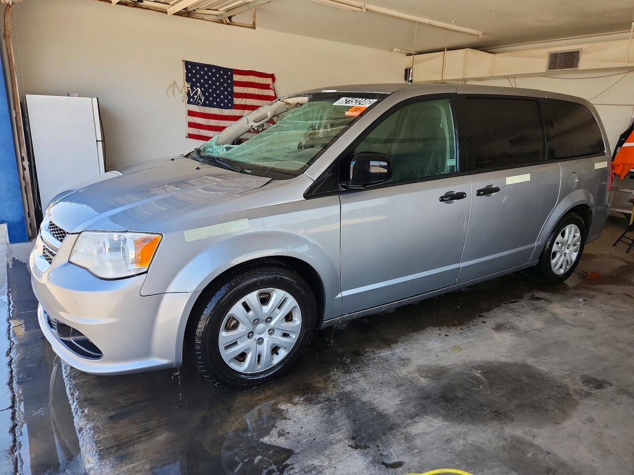 2020 Dodge Grand Caravan SE, VIN 2C4RDGBG2LR231488 — Перед