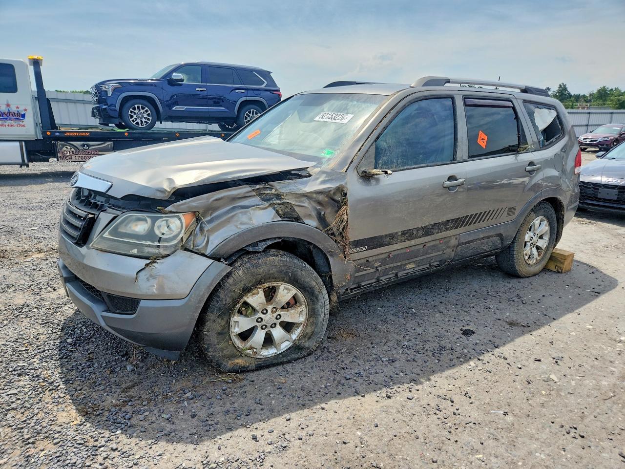 2009 Kia Borrego LX, VIN KNDJH741595027042 — Перед