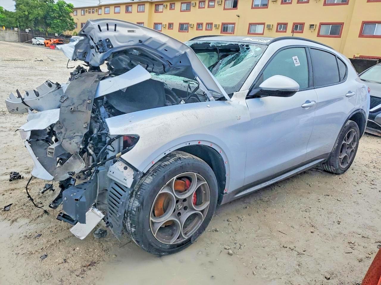 2022 Alfa Romeo Stelvio Ti, VIN ZASPAKBN0N7D46121 — Front end