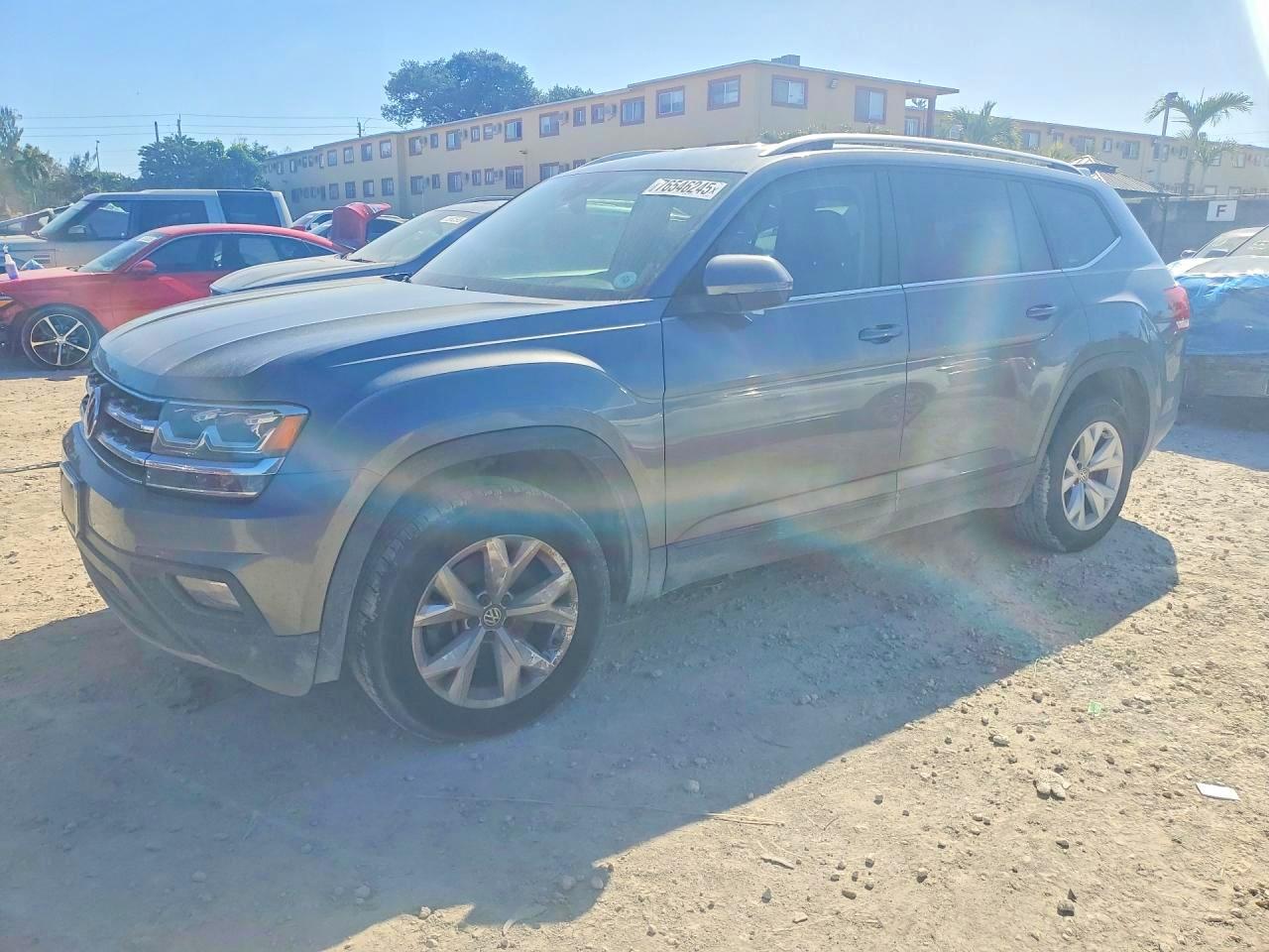 2019 Volkswagen Atlas SE, VIN 1V2UR2CA1KC540819 — Minor dents and scratches