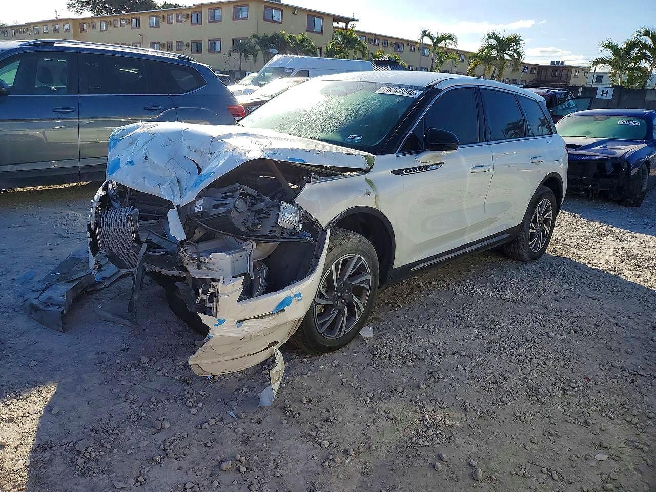 2023 Lincoln Corsair Standard, VIN 5LMCJ1CA0PUL04512 — Front end