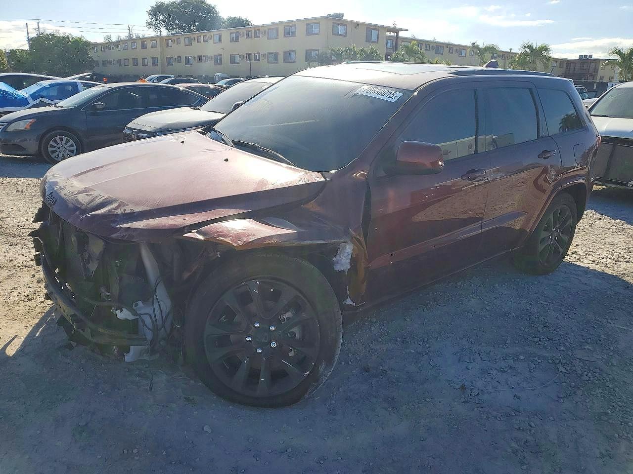2020 Jeep Grand Cherokee Altitude, VIN 1C4RJEAG0LC245235 — Front end