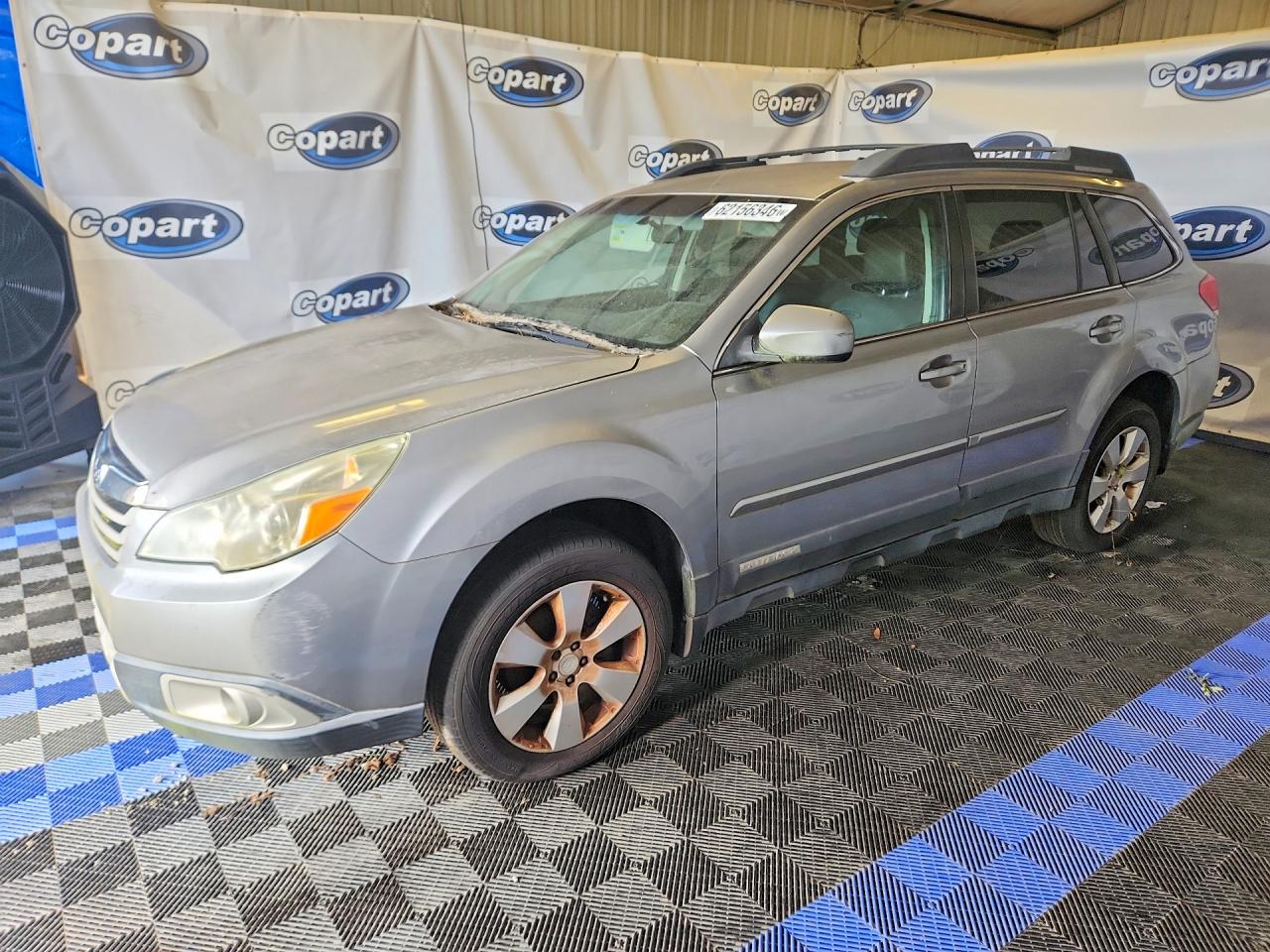 2011 Subaru Outback Limited, VIN 4S4BRCJC8B3385491 — Перед