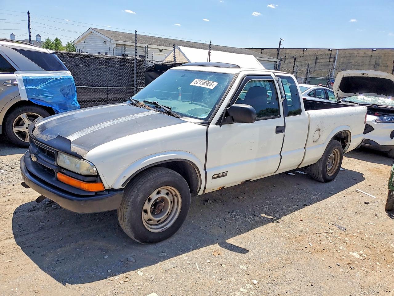 2000 Chevrolet S-10 LS, VIN 1GCCS1951YK290809 — Rear end