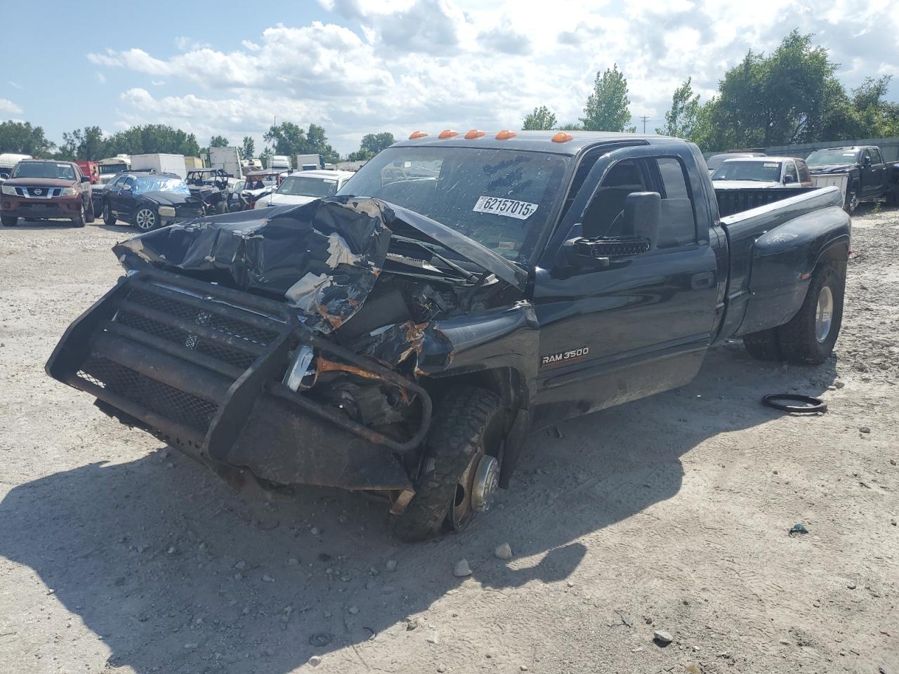 1999 Dodge 3500, VIN 1B7MC3365XJ584328 — Перед