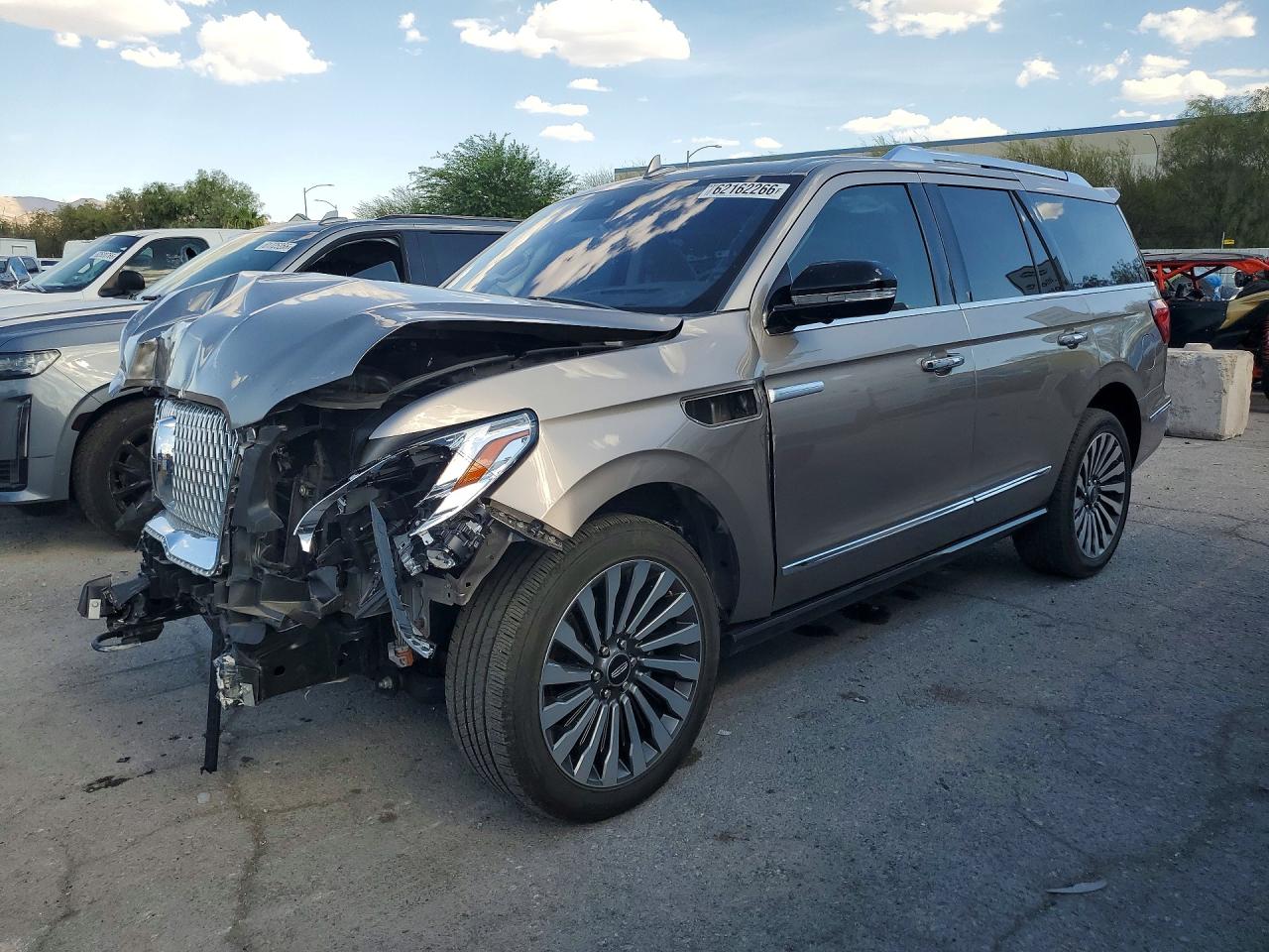 2019 Lincoln Navigator Reserve, VIN 5LMJJ2LT3KEL10239 — Перед