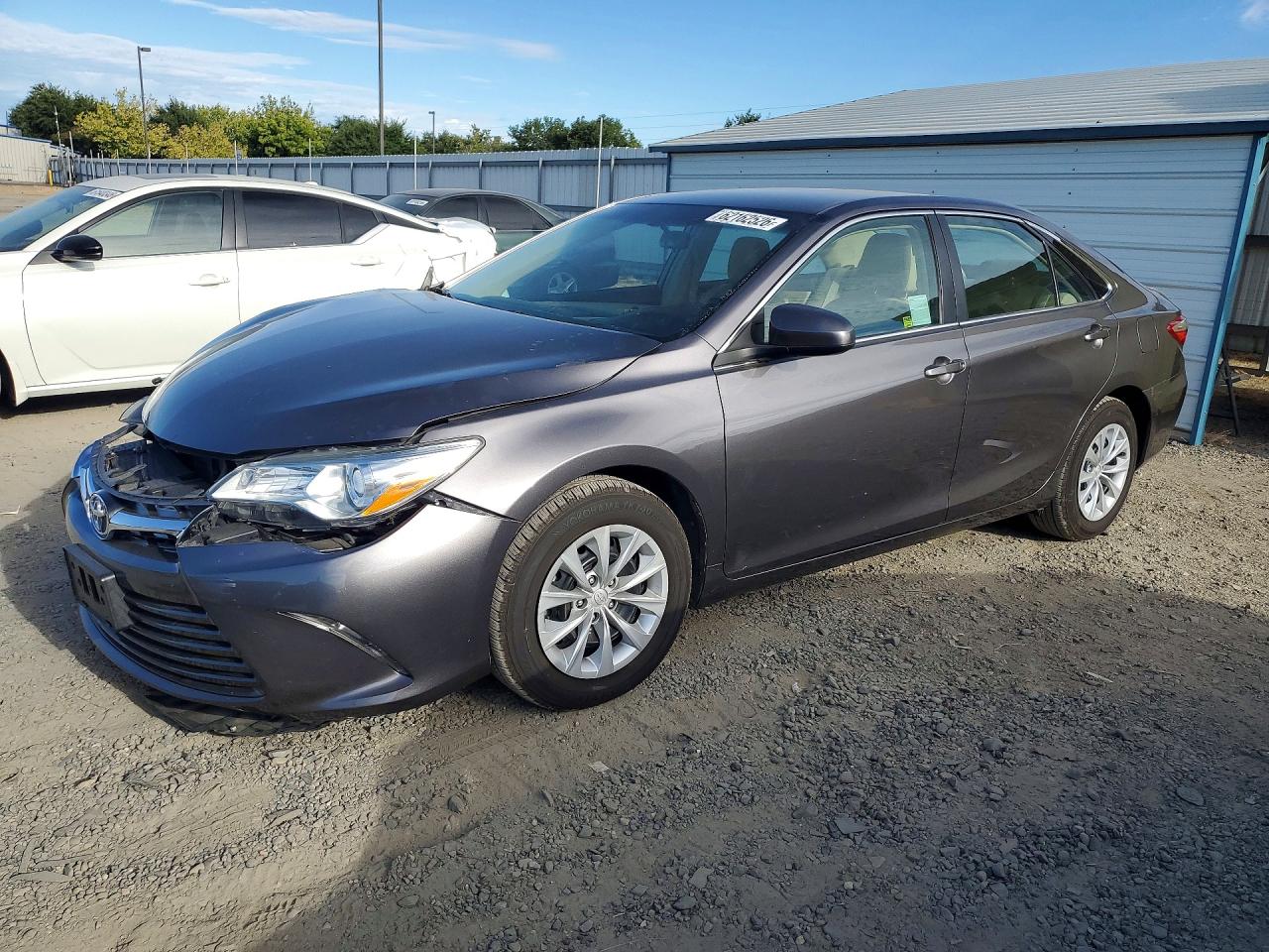 2016 Toyota Camry LE, VIN 4T4BF1FK7GR516950 — Перед