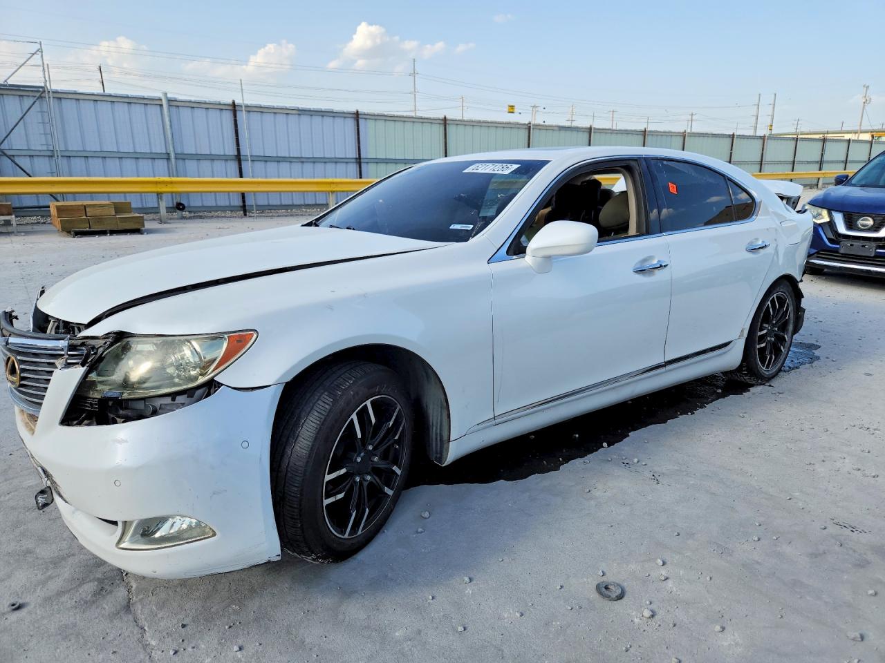 2008 Lexus LS 460, VIN JTHBL46F985058415 — Зад