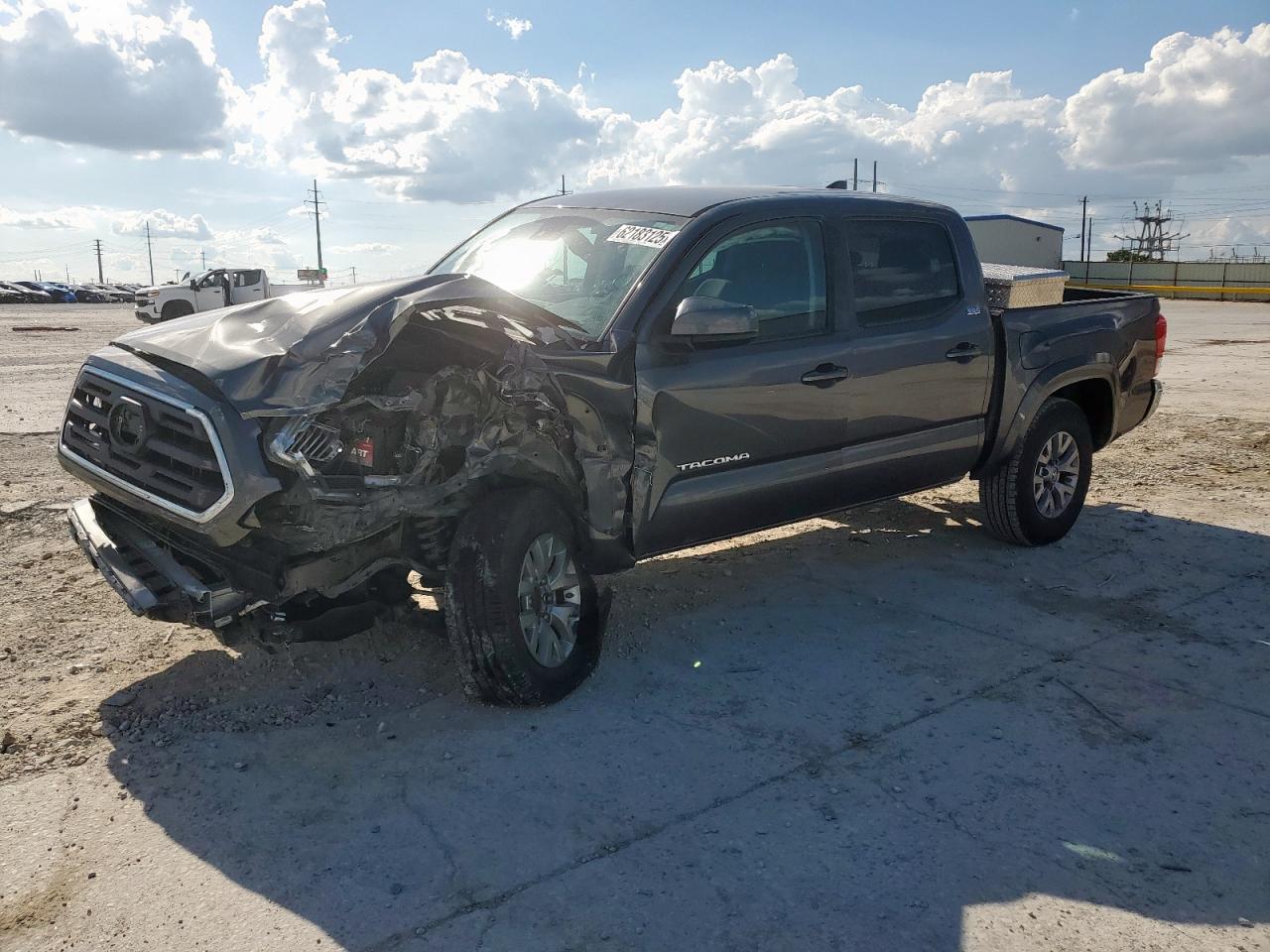 2019 Toyota Tacoma SR5, VIN 5TFAZ5CN3KX077499 — Front end