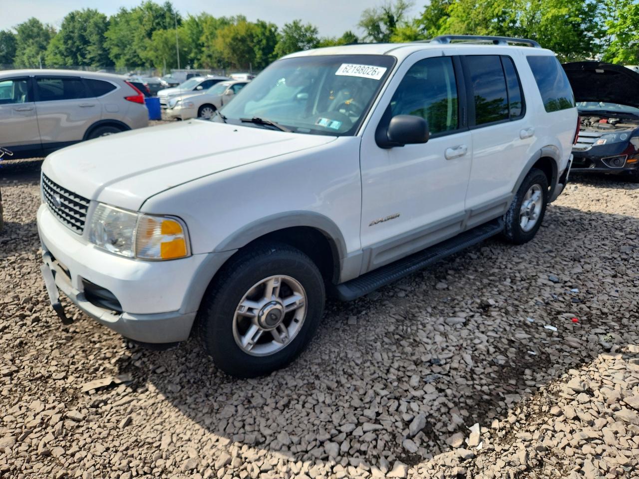 2002 Ford Explorer XLT, VIN 1FMDU73E02UC27184 — Front end