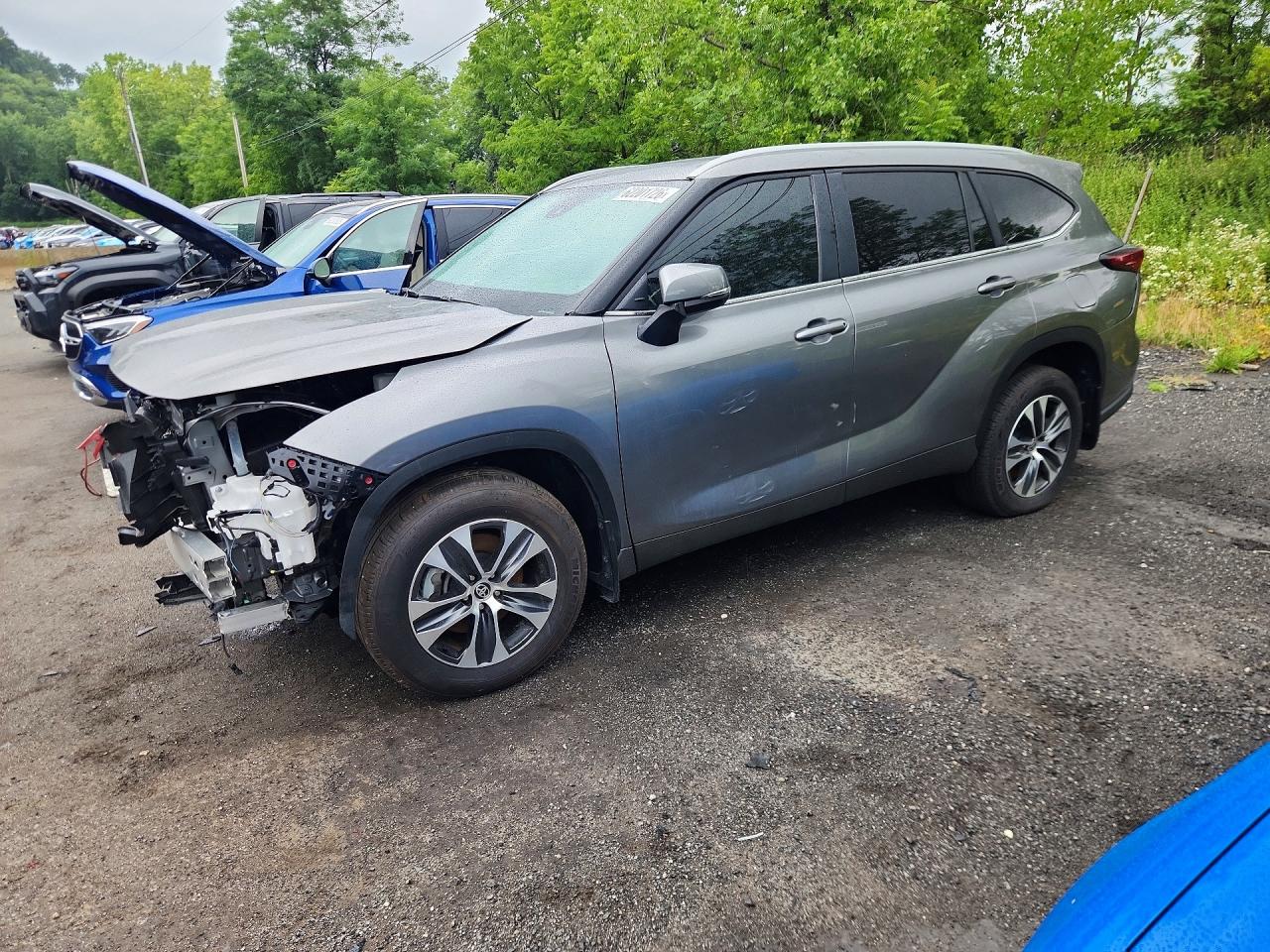 2026 Toyota Highlander XLE, VIN 5TDKDRBH6TS598911 — Front end
