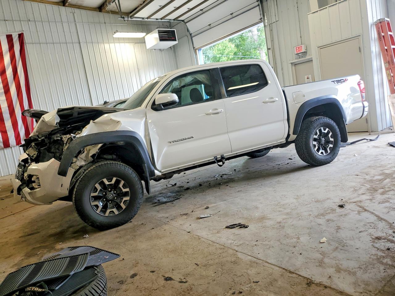 2019 Toyota Tacoma TRD Off Road, VIN 3TMCZ5AN1KM198467 — Front end