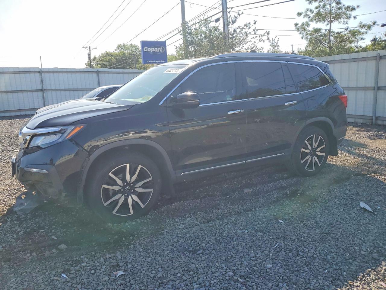 2019 Honda Pilot Touring 8-Passenger, VIN 5FNYF6H92KB095365 — Перед