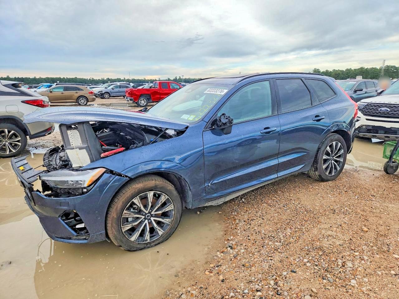 2025 Volvo XC60 Plus, VIN YV4M12RC7S1112019 — Перед