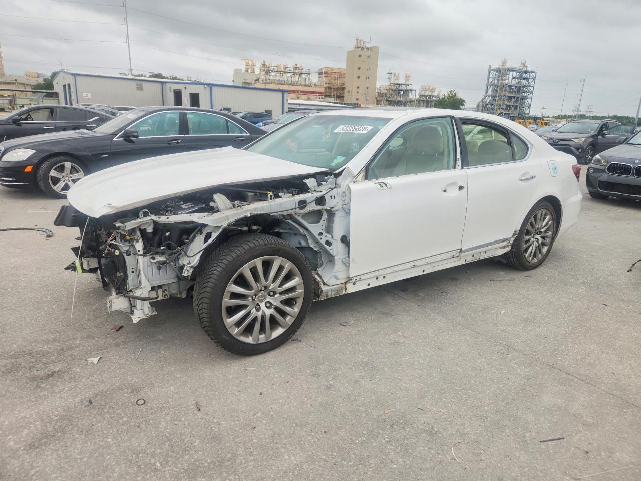 2014 Lexus LS 460, VIN JTHBL5EF8E5128716 — Front end