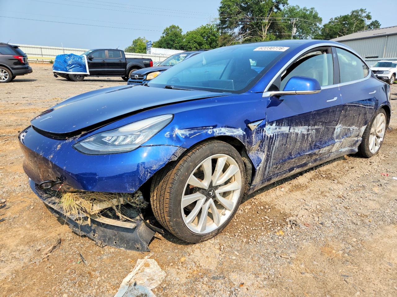 2020 Tesla Model 3 Long Range, VIN 5YJ3E1EB3LF769662 — Бок