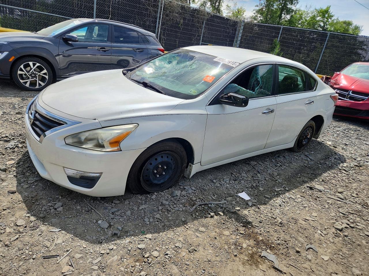 2014 Nissan Altima 2.5, VIN 1N4AL3AP9EN259627 — Vandalism