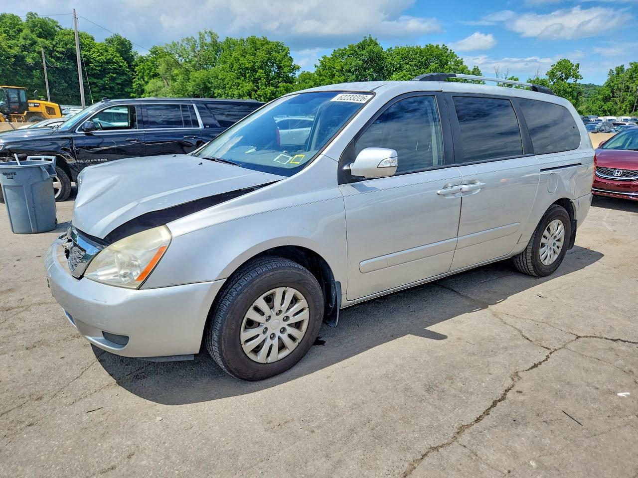 2012 Kia Sedona LX, VIN KNDMG4C70C6454652 — Front end