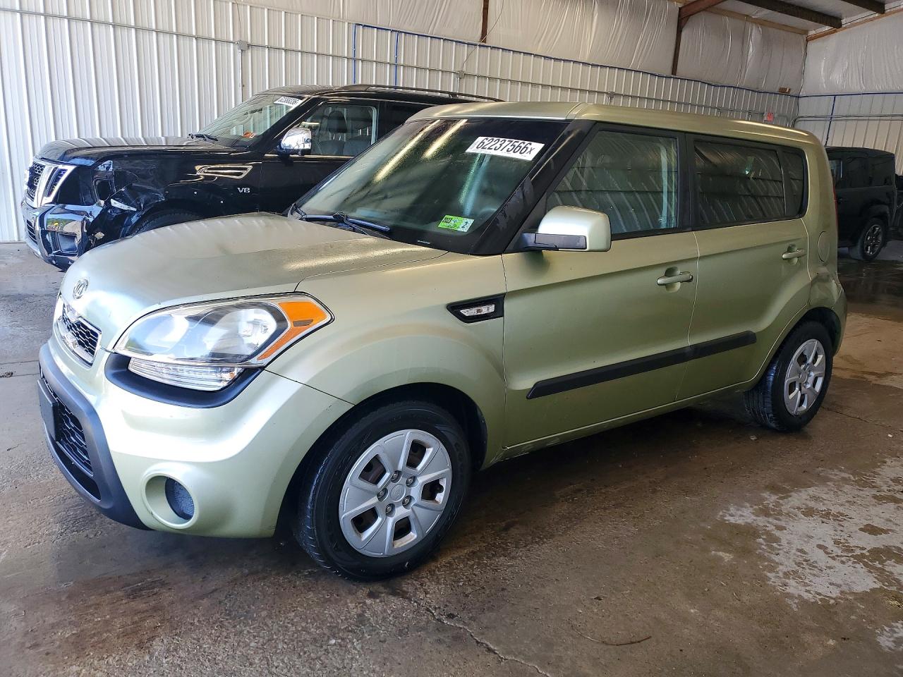 2012 Kia Soul, VIN KNDJT2A53C7354981 — Rear end