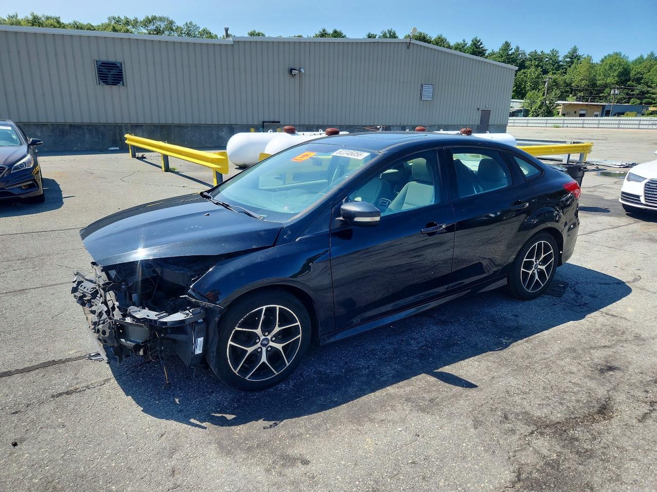 2015 Ford Focus SE, VIN 1FADP3F24FL297861 — Front end