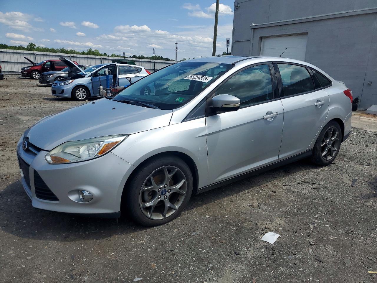 2013 Ford Focus SE, VIN 1FADP3F25DL230442 — Мелкие вмятины и царапины