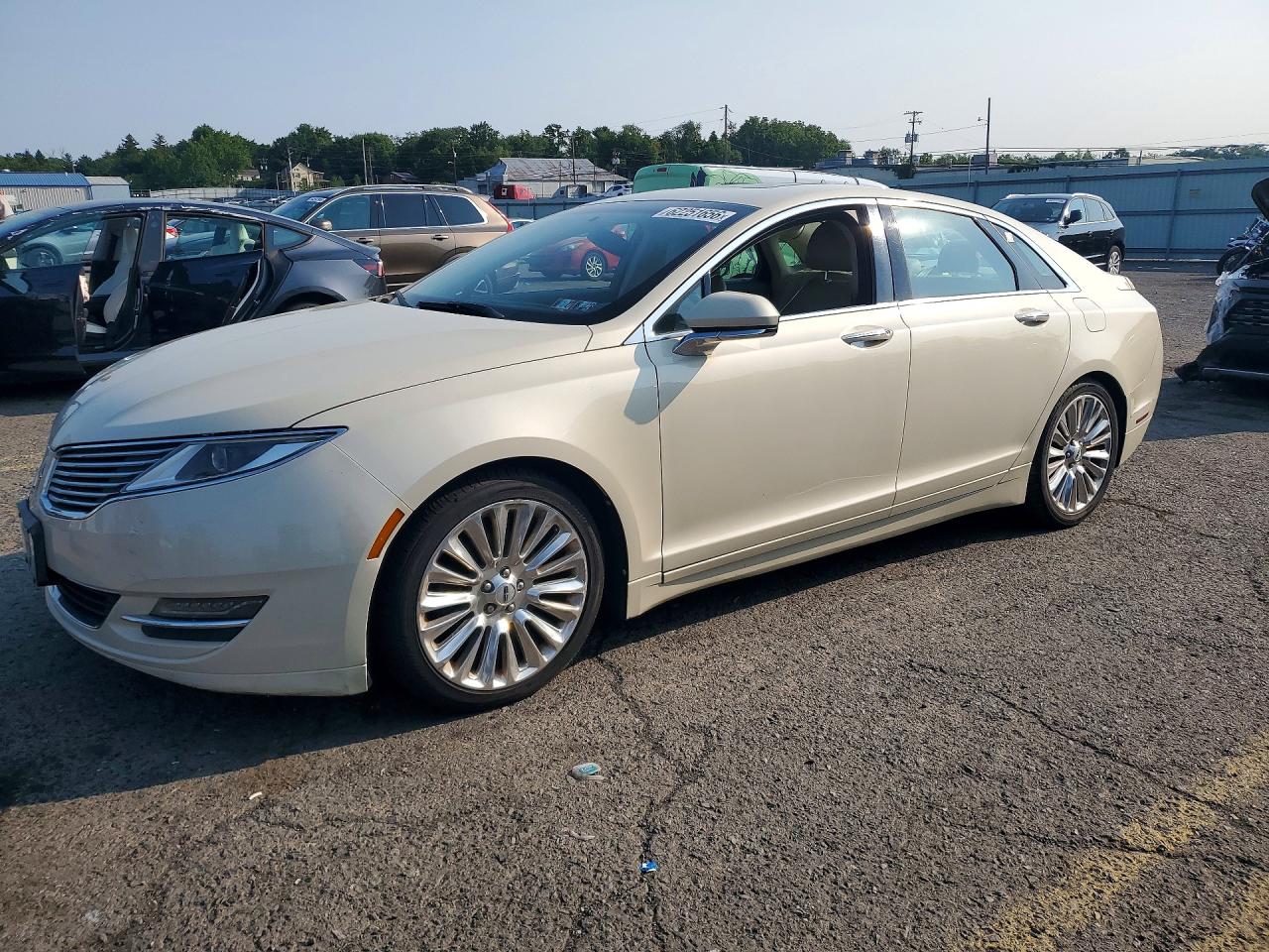 2014 Lincoln MKZ, VIN 3LN6L2J96ER821357 — Перед