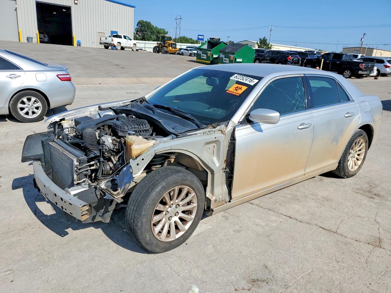 2012 Chrysler 300, VIN 2C3CCAAG6CH116717 — Перед