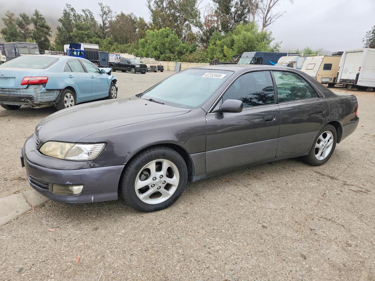 2000 Lexus ES 300, VIN JT8BF28G8Y5101563 — Перед
