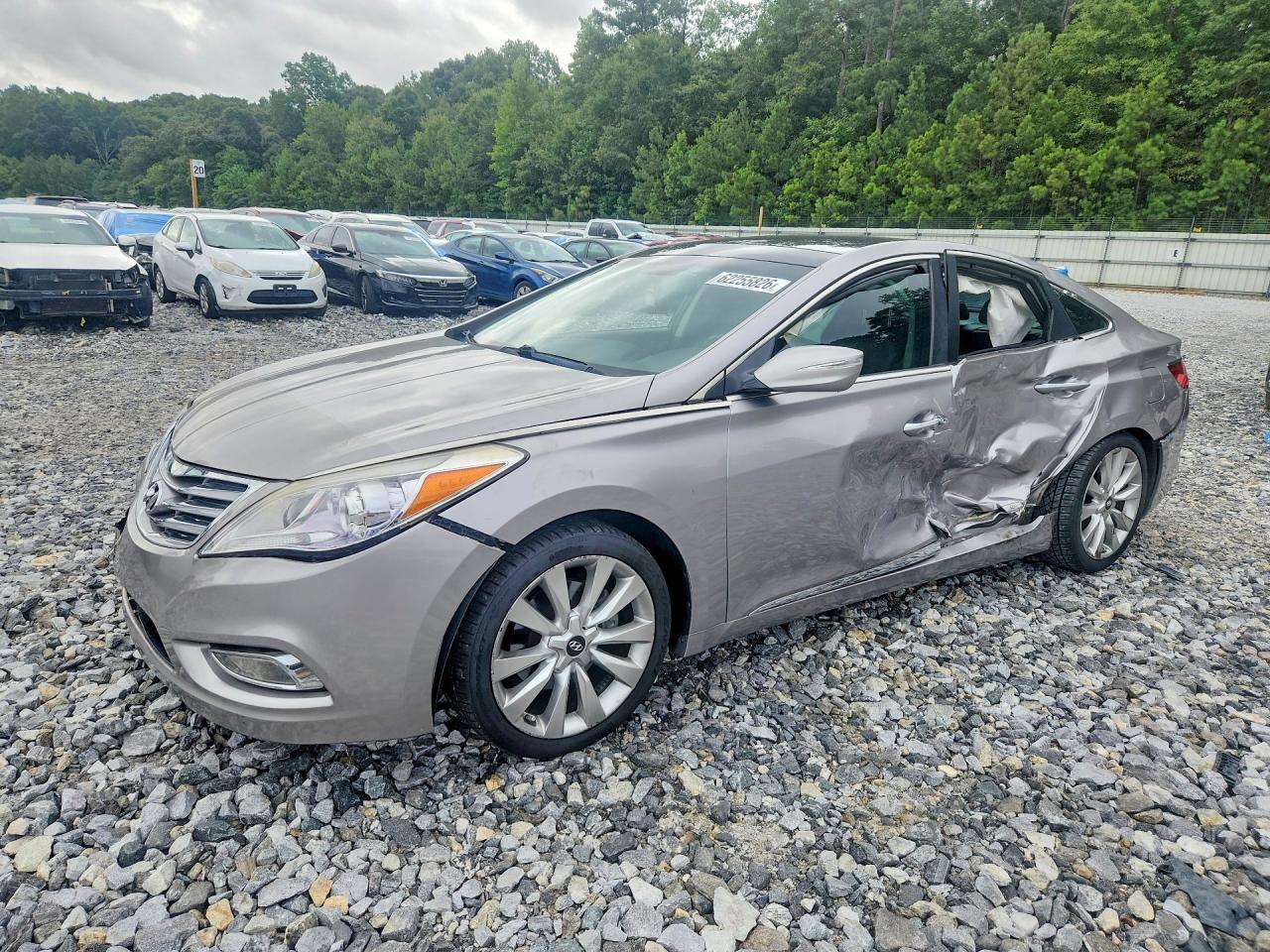 2013 Hyundai Azera, VIN KMHFH4JG1DA311647 — Side
