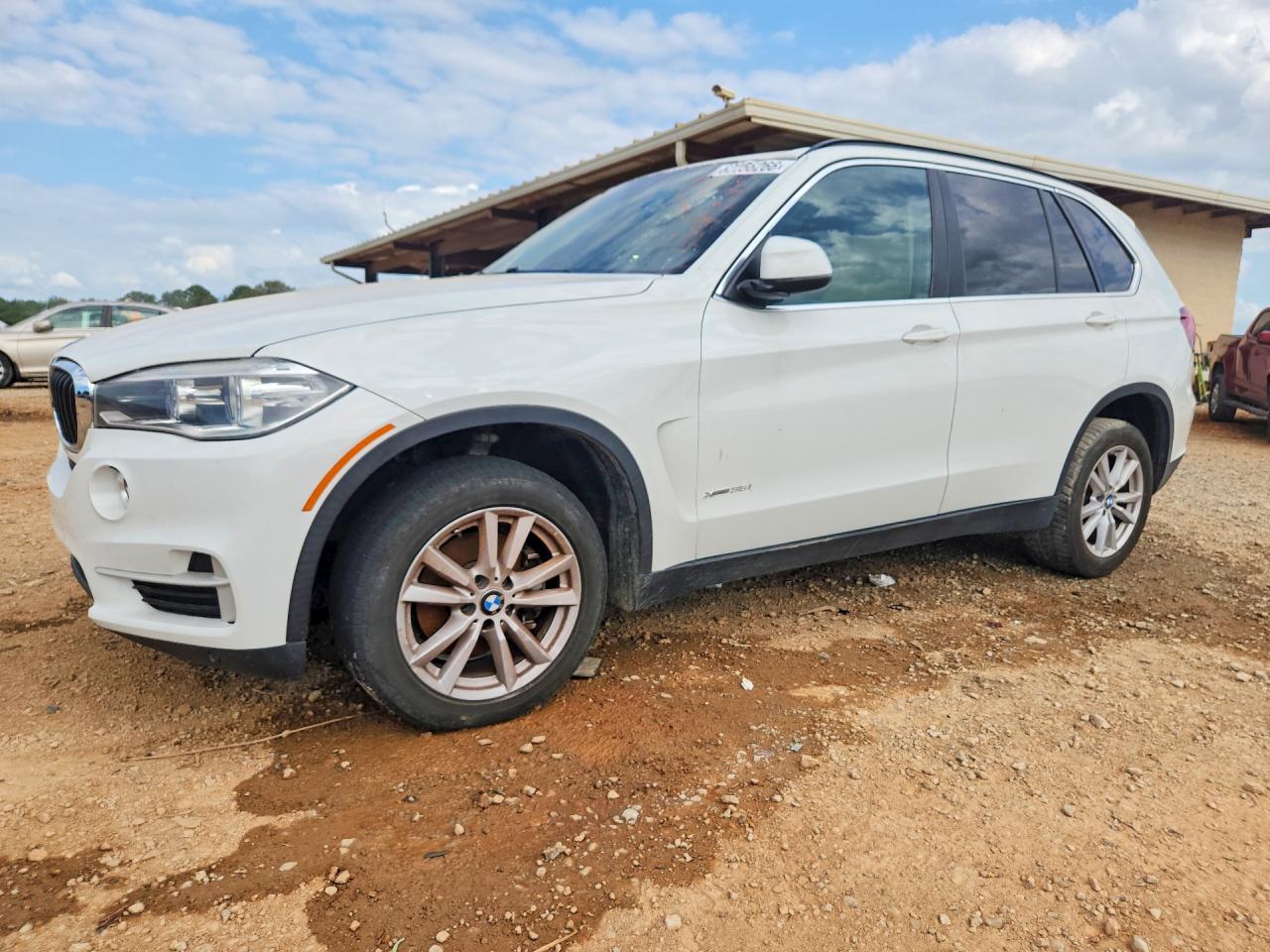 2014 BMW X5 xDrive35i, VIN 5UXKR0C58E0K52039 — Minor dents and scratches